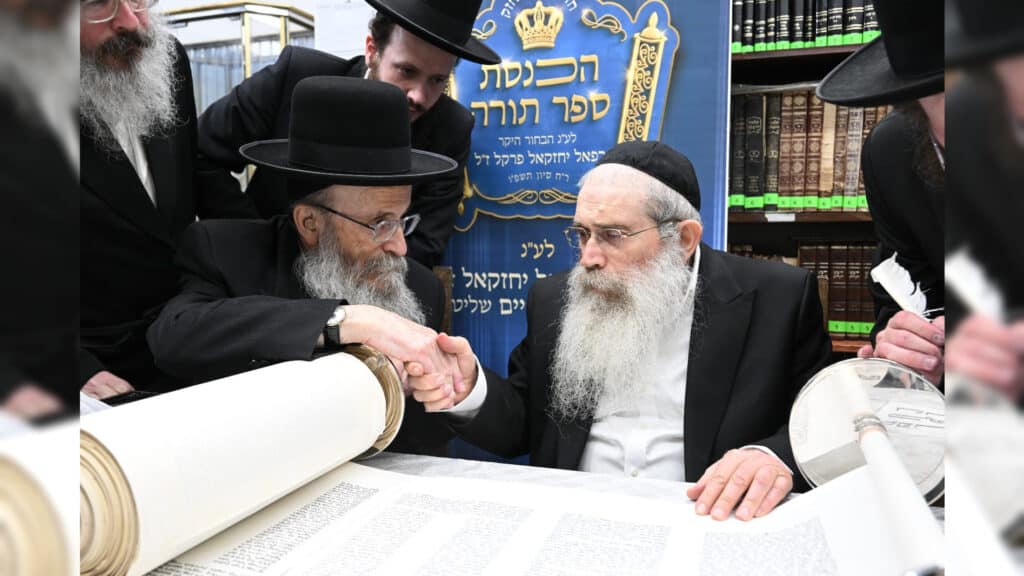 גדולי ישראל בכתיבת ס"ת לעילוי נשמת הבחור שנפטר בדמי ימיו