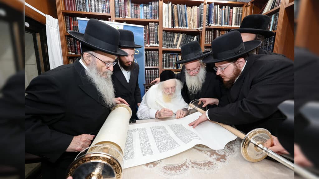 גדולי ישראל בכתיבת ס"ת לעילוי נשמת הבחור שנפטר בדמי ימיו