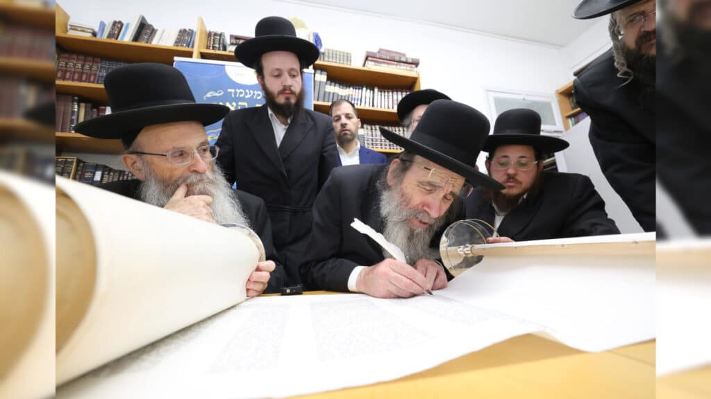 גדולי ישראל בכתיבת ס"ת לעילוי נשמת הבחור שנפטר בדמי ימיו