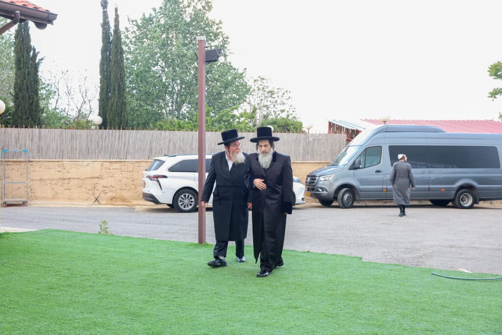 גלריה: אסיפת גדולי הדור במעון האדמו"ר מויזניץ לחיזוק הזוהר