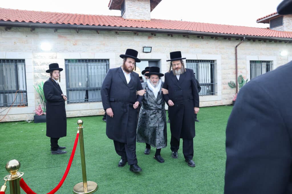 גלריה: אסיפת גדולי הדור במעון האדמו"ר מויזניץ לחיזוק הזוהר