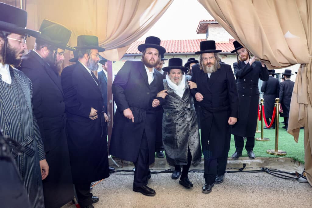 גלריה: אסיפת גדולי הדור במעון האדמו"ר מויזניץ לחיזוק הזוהר