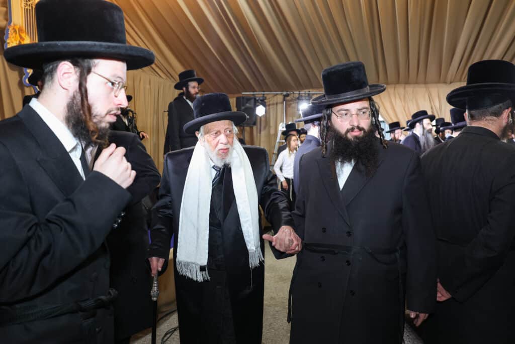 גלריה: אסיפת גדולי הדור במעון האדמו"ר מויזניץ לחיזוק הזוהר