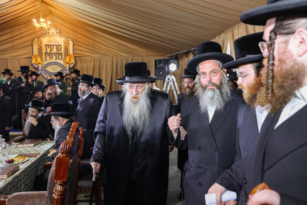 גלריה: אסיפת גדולי הדור במעון האדמו"ר מויזניץ לחיזוק הזוהר