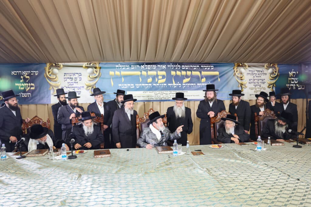 גלריה: אסיפת גדולי הדור במעון האדמו"ר מויזניץ לחיזוק הזוהר