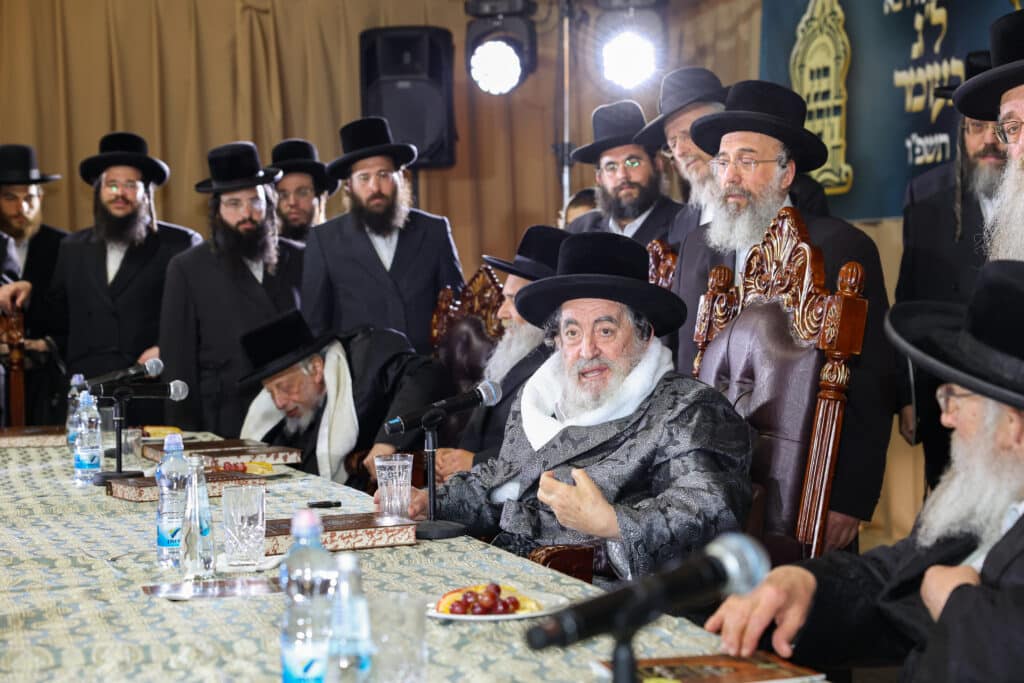 גלריה: אסיפת גדולי הדור במעון האדמו"ר מויזניץ לחיזוק הזוהר