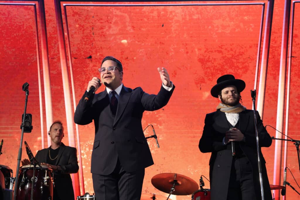מעמד ההדלקה המרכזית בב"ב בהשתתפות גדולי ישראל