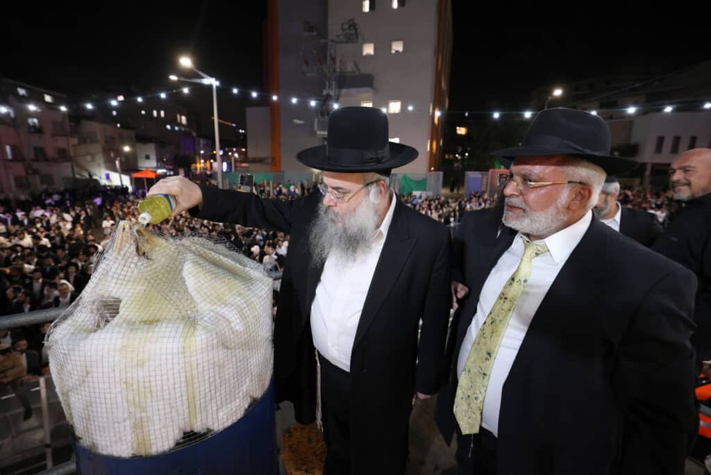 מעמד ההדלקה המרכזית בב"ב בהשתתפות גדולי ישראל