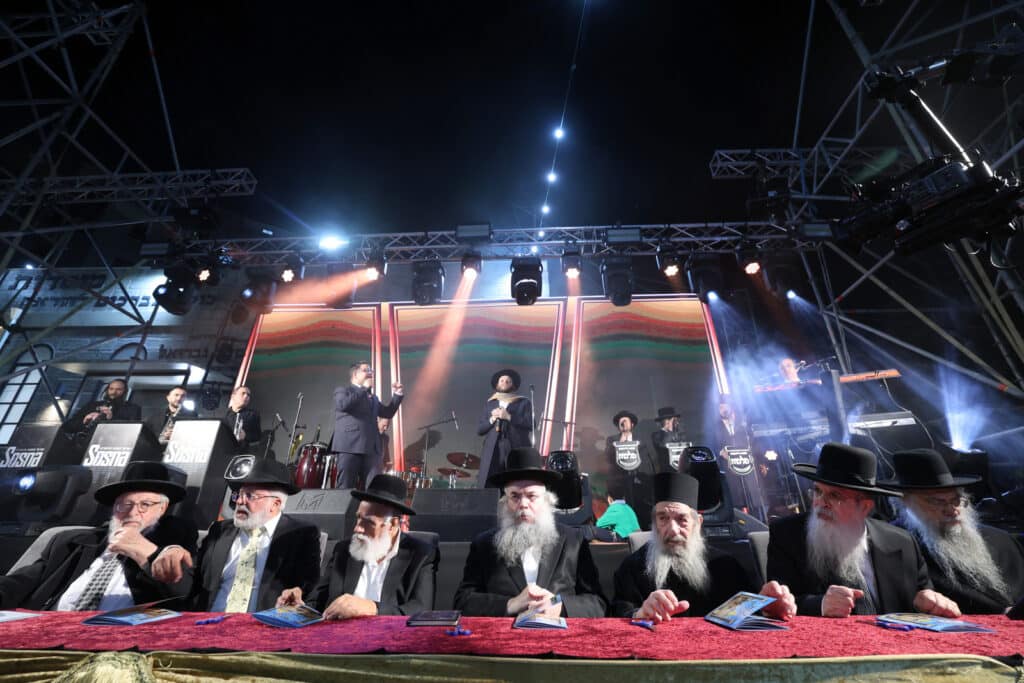 מעמד ההדלקה המרכזית בב"ב בהשתתפות גדולי ישראל