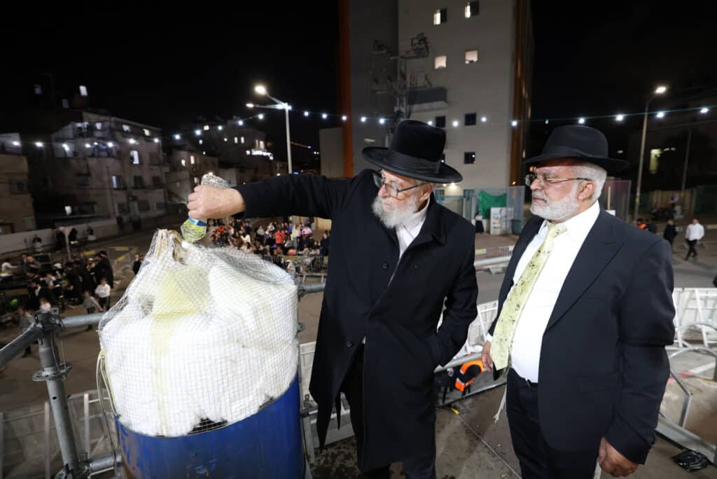 מעמד ההדלקה המרכזית בב"ב בהשתתפות גדולי ישראל