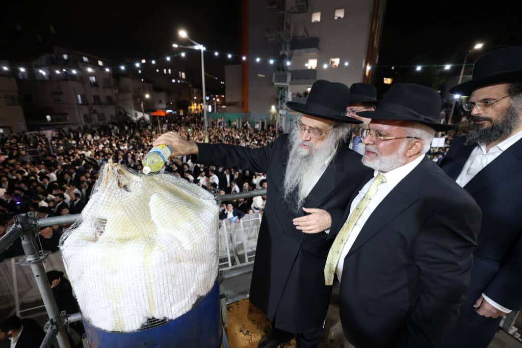 מעמד ההדלקה המרכזית בב"ב בהשתתפות גדולי ישראל