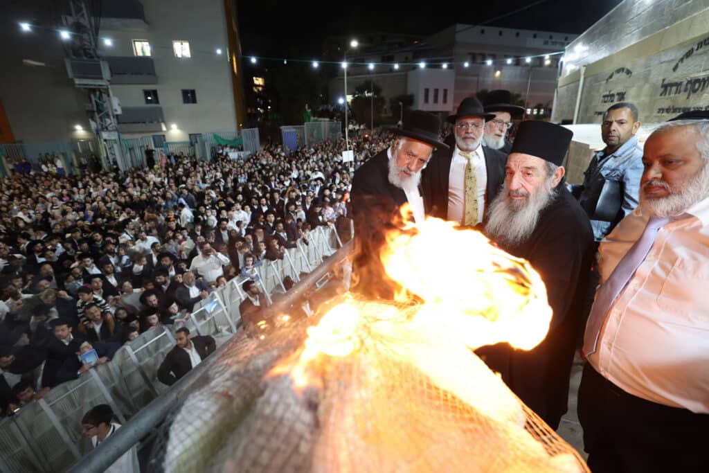 מעמד ההדלקה המרכזית בב"ב בהשתתפות גדולי ישראל