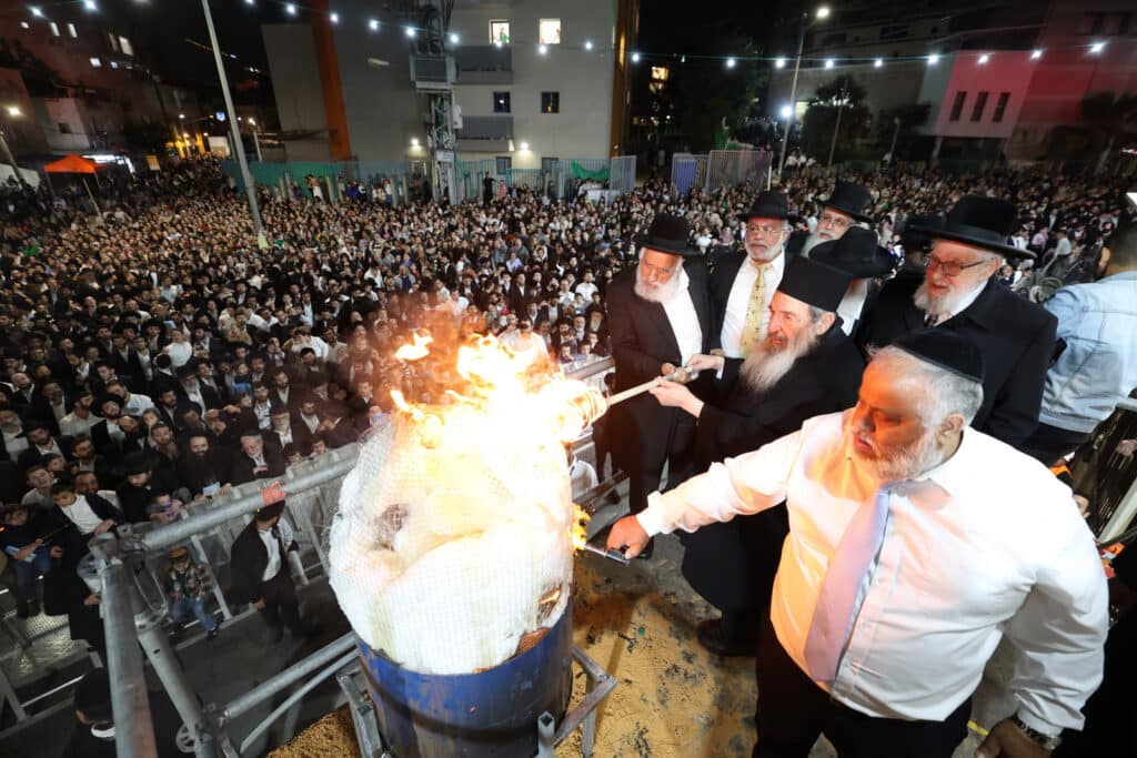 מעמד ההדלקה המרכזית בב"ב בהשתתפות גדולי ישראל
