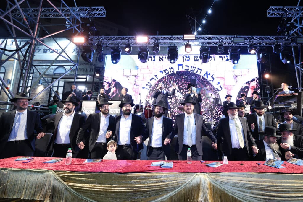 מעמד ההדלקה המרכזית בב"ב בהשתתפות גדולי ישראל
