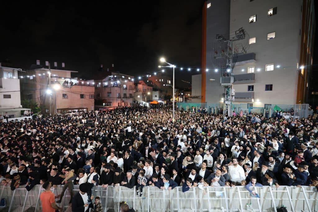 מעמד ההדלקה המרכזית בב"ב בהשתתפות גדולי ישראל