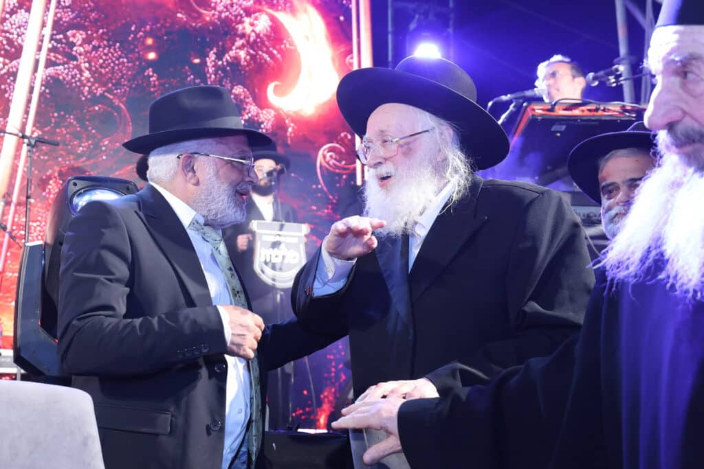 מעמד ההדלקה המרכזית בב"ב בהשתתפות גדולי ישראל