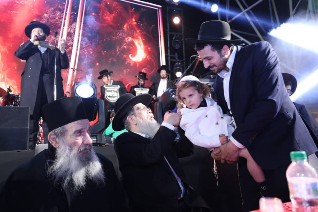 מעמד ההדלקה המרכזית בב"ב בהשתתפות גדולי ישראל