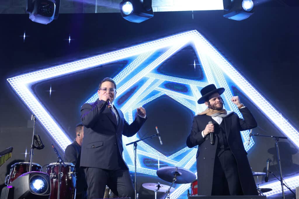 מעמד ההדלקה המרכזית בב"ב בהשתתפות גדולי ישראל