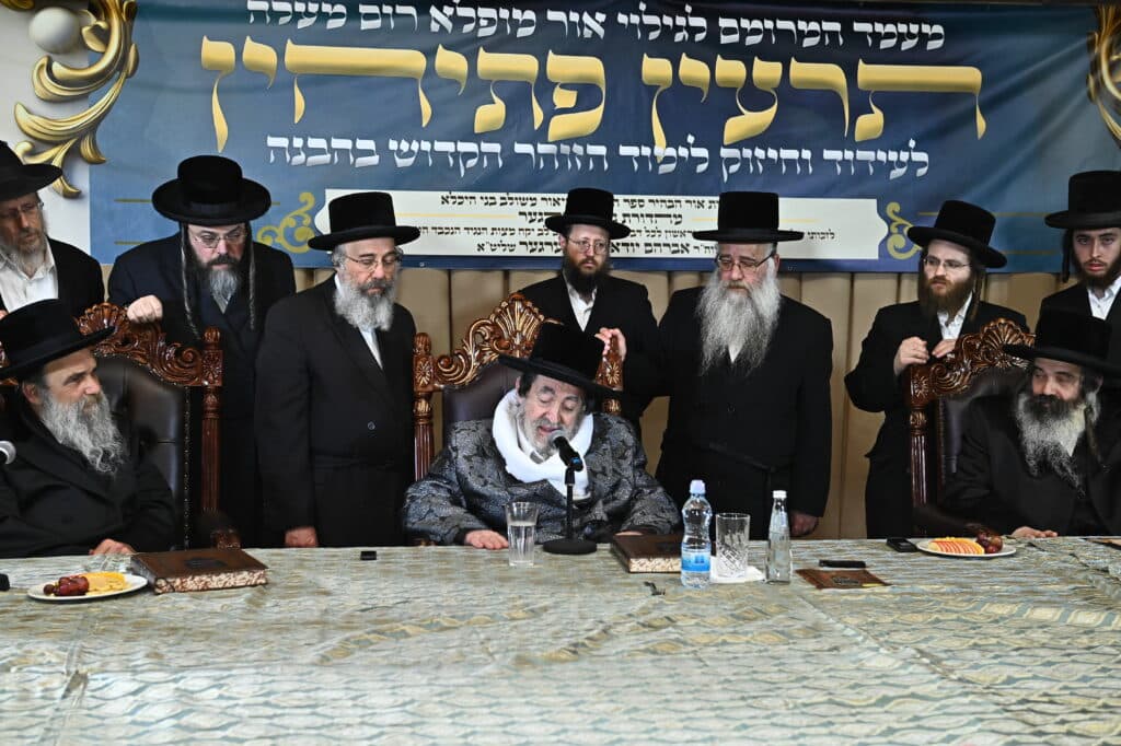 גלריה: אסיפת גדולי הדור במעון האדמו"ר מויזניץ לחיזוק הזוהר