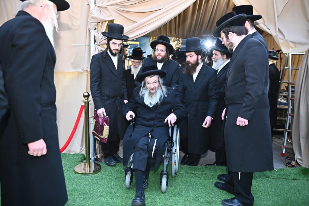 גלריה: אסיפת גדולי הדור במעון האדמו"ר מויזניץ לחיזוק הזוהר