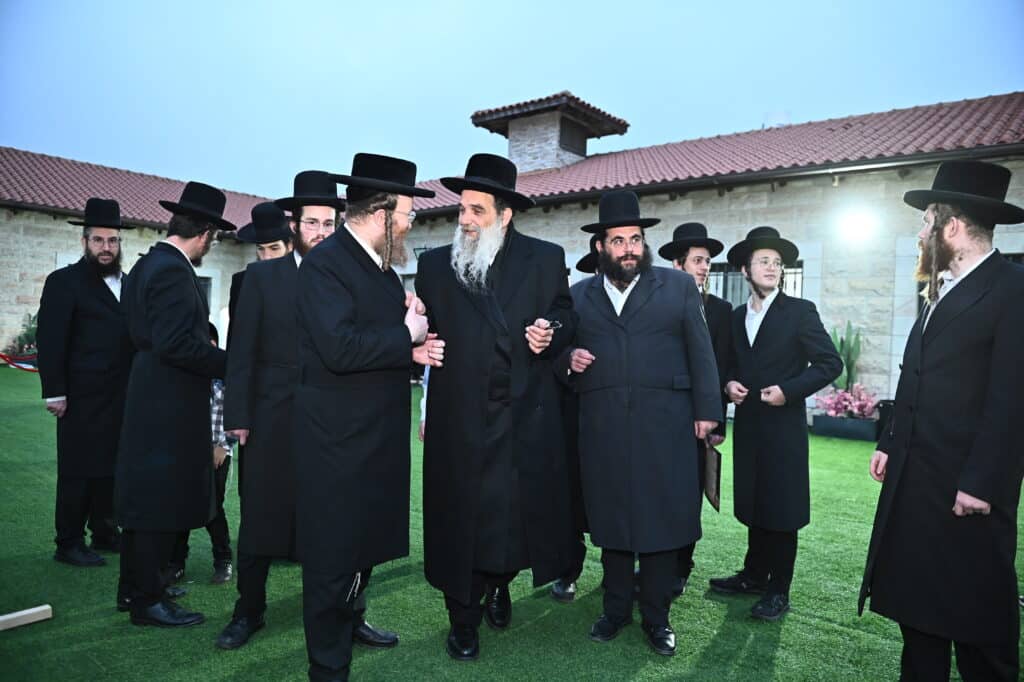 גלריה: אסיפת גדולי הדור במעון האדמו"ר מויזניץ לחיזוק הזוהר