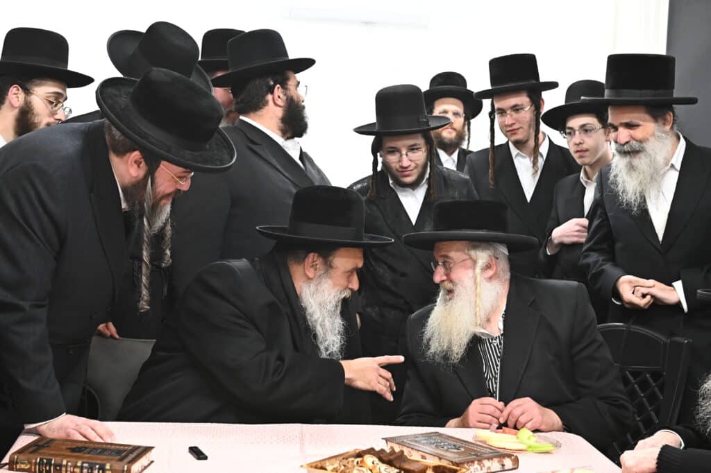 גלריה: אסיפת גדולי הדור במעון האדמו"ר מויזניץ לחיזוק הזוהר
