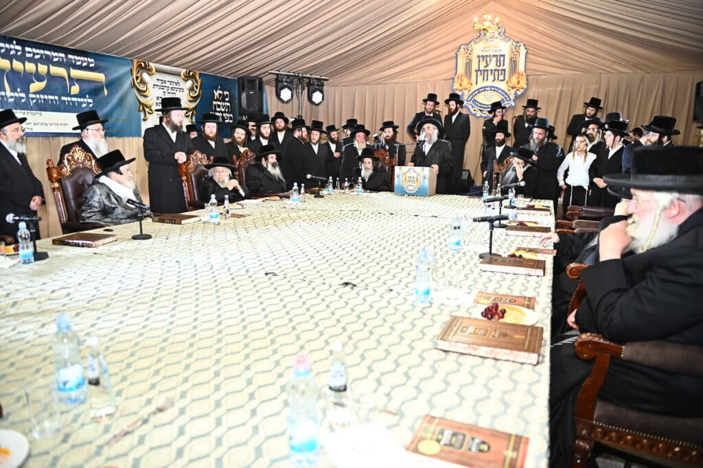 גלריה: אסיפת גדולי הדור במעון האדמו"ר מויזניץ לחיזוק הזוהר