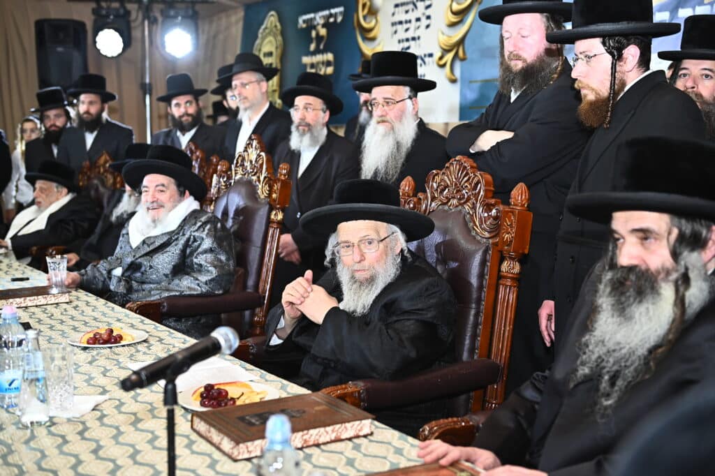 גלריה: אסיפת גדולי הדור במעון האדמו"ר מויזניץ לחיזוק הזוהר
