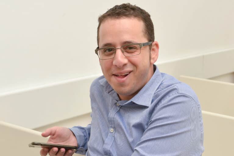 אחרי 12 מיליון ב-11 שנים: זה הצעד הדרמטי של הפרשן לשעבר