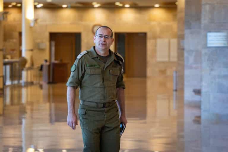 על 200 קמ"ש: האלוף גופמן במתקפה חריפה נגד היועמ"שית