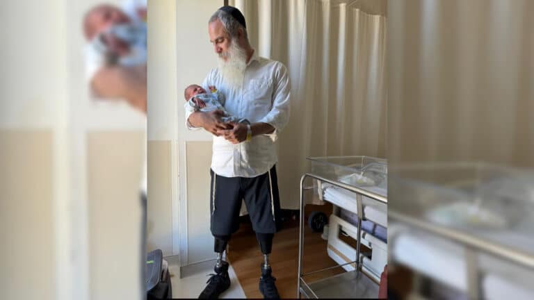 ריגש את המדינה: הרב הלוחם שאיבד את שתי רגליו חובק בן