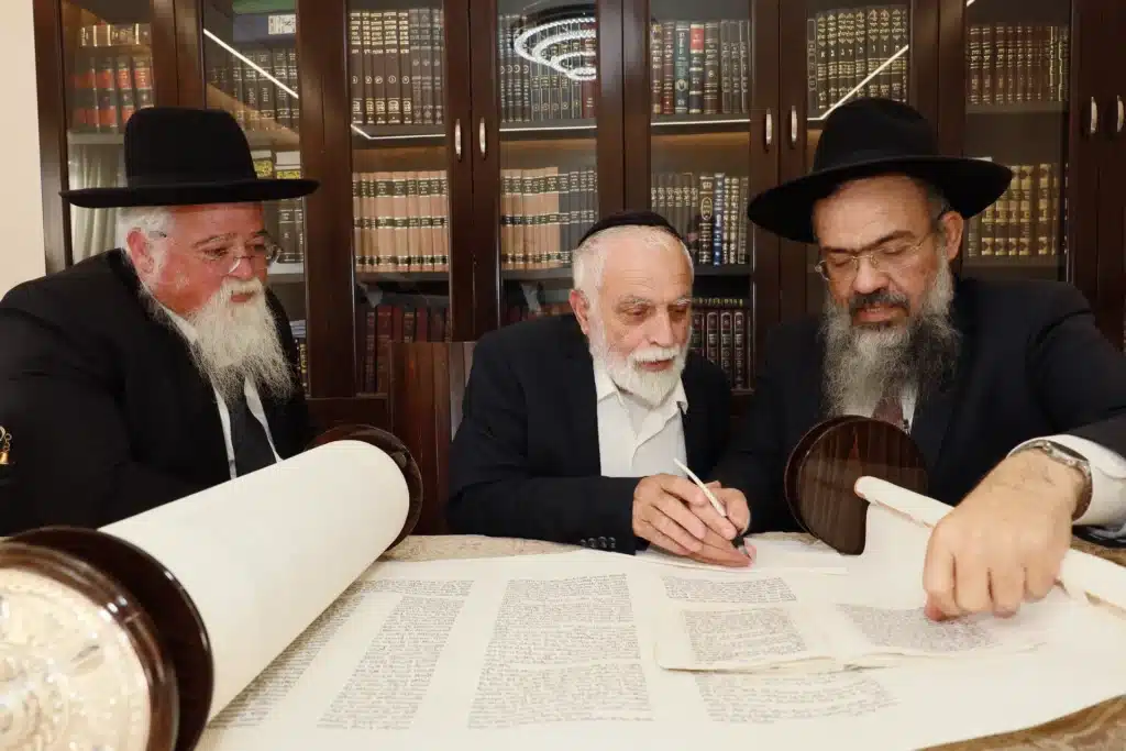 גלריה: מעמד הכנסת ס"ת לישיבת 'באר התלמוד - חזון יחזקאל'