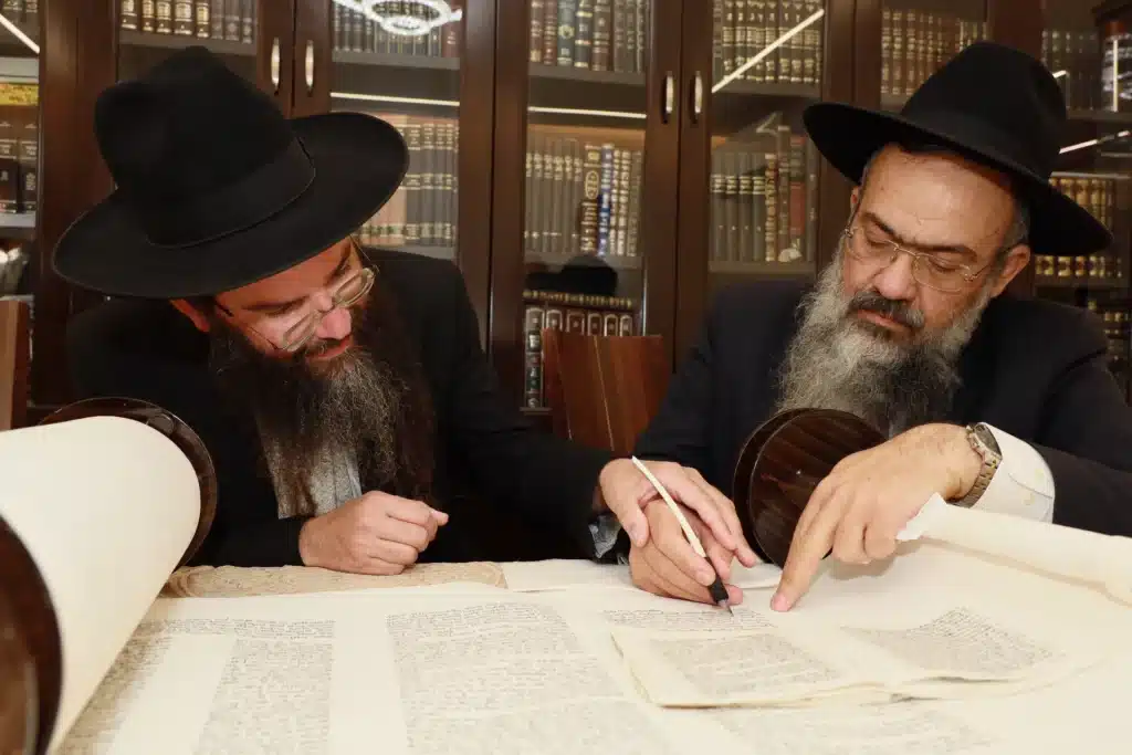 גלריה: מעמד הכנסת ס"ת לישיבת 'באר התלמוד - חזון יחזקאל'
