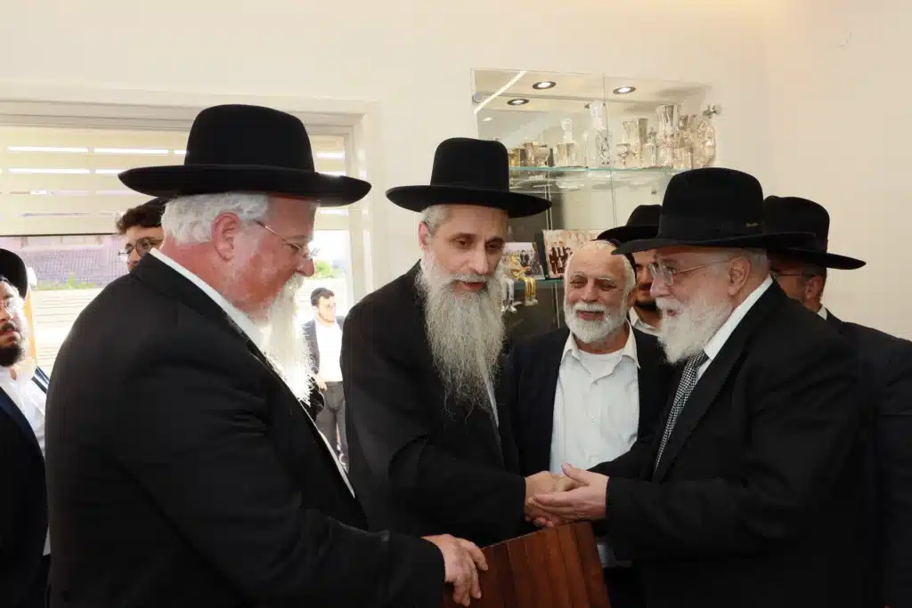 גלריה: מעמד הכנסת ס"ת לישיבת 'באר התלמוד - חזון יחזקאל'