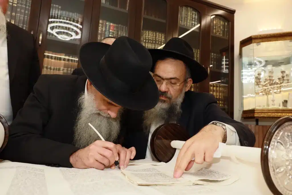 גלריה: מעמד הכנסת ס"ת לישיבת 'באר התלמוד - חזון יחזקאל'