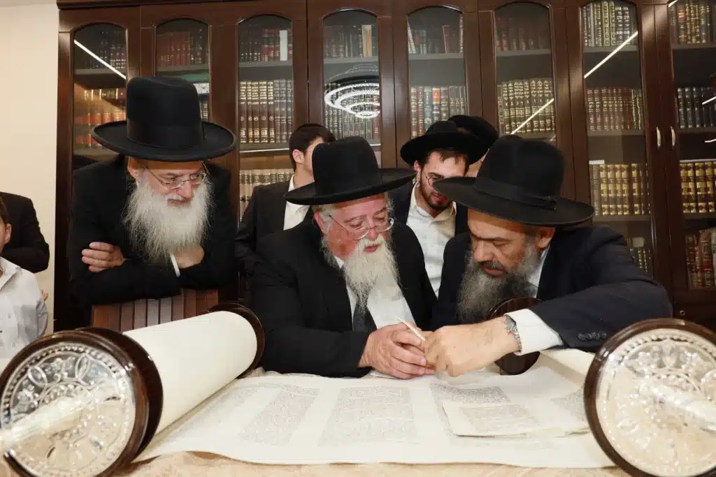 גלריה: מעמד הכנסת ס"ת לישיבת 'באר התלמוד - חזון יחזקאל'
