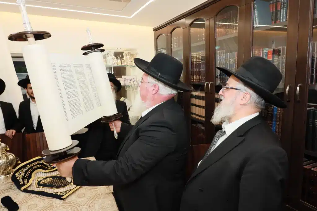 גלריה: מעמד הכנסת ס"ת לישיבת 'באר התלמוד - חזון יחזקאל'