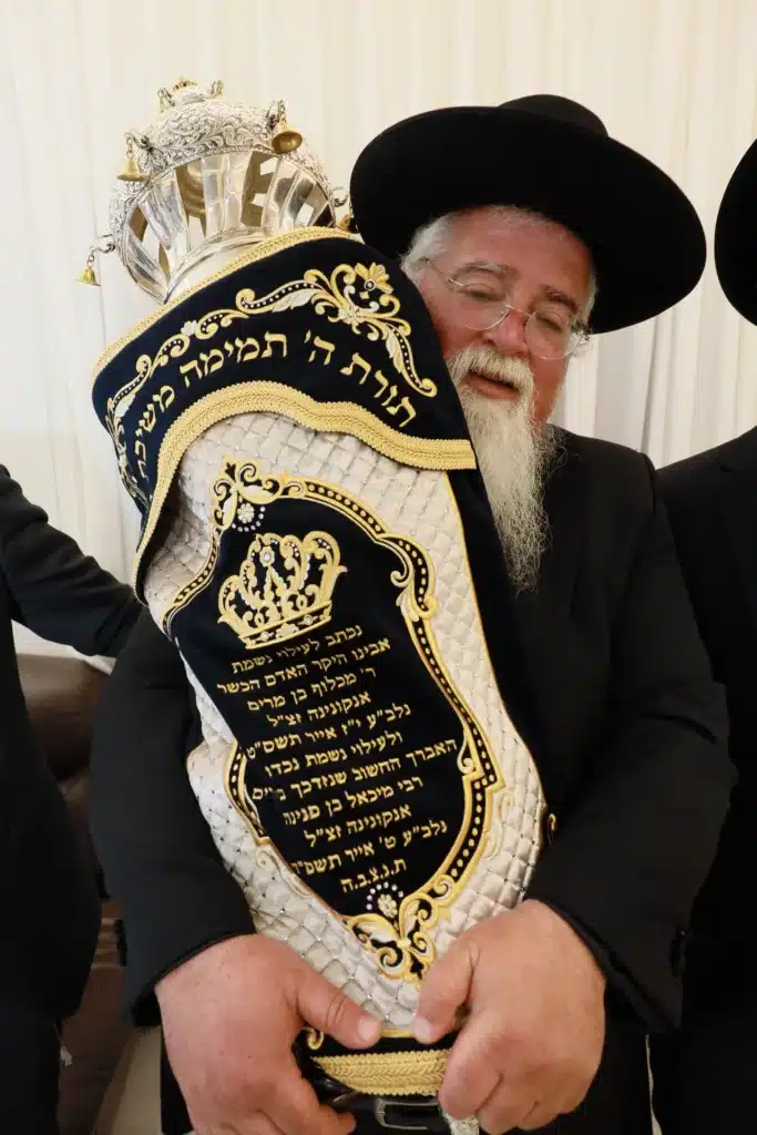 גלריה: מעמד הכנסת ס"ת לישיבת 'באר התלמוד - חזון יחזקאל'
