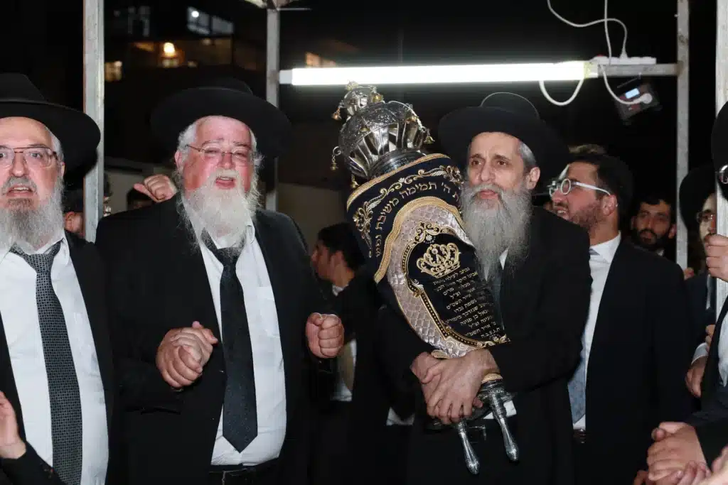 גלריה: מעמד הכנסת ס"ת לישיבת 'באר התלמוד - חזון יחזקאל'