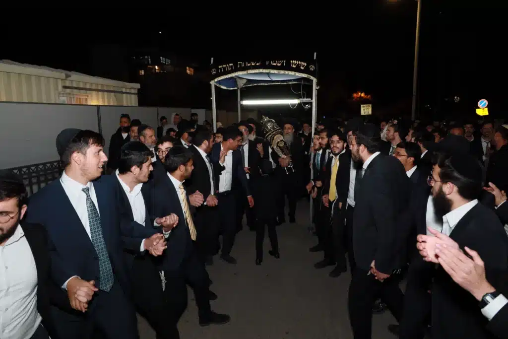 גלריה: מעמד הכנסת ס"ת לישיבת 'באר התלמוד - חזון יחזקאל'