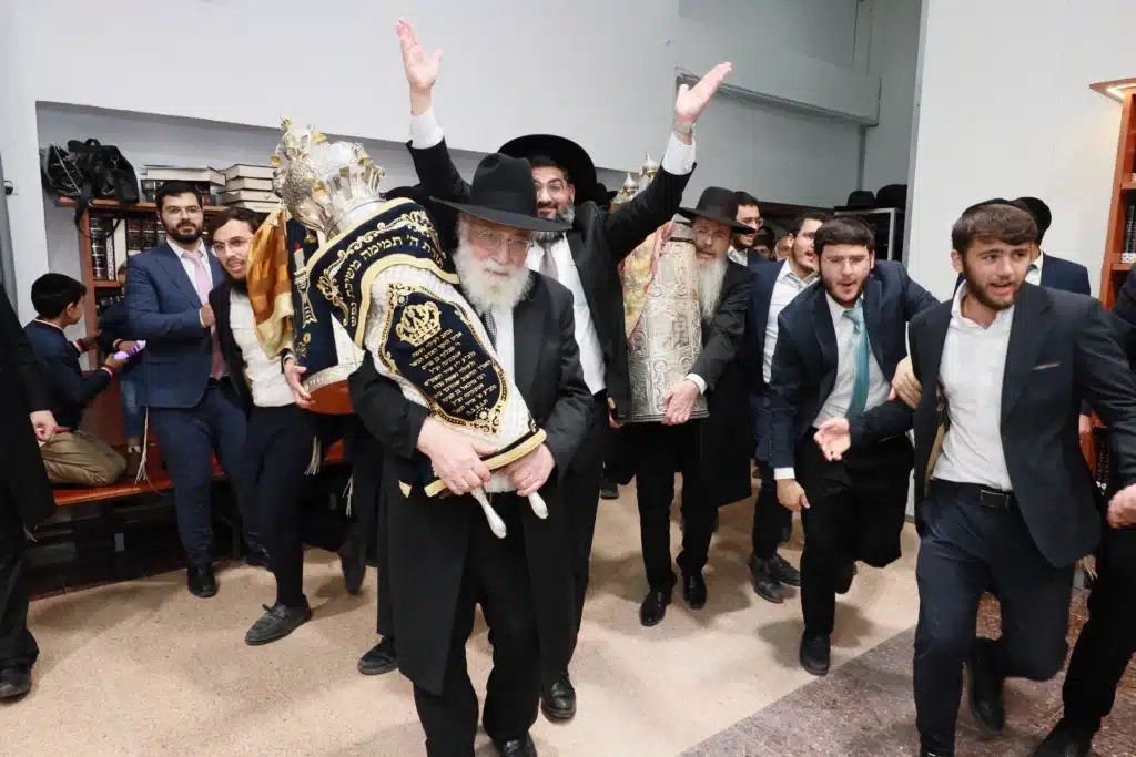 גלריה: מעמד הכנסת ס"ת לישיבת 'באר התלמוד - חזון יחזקאל'