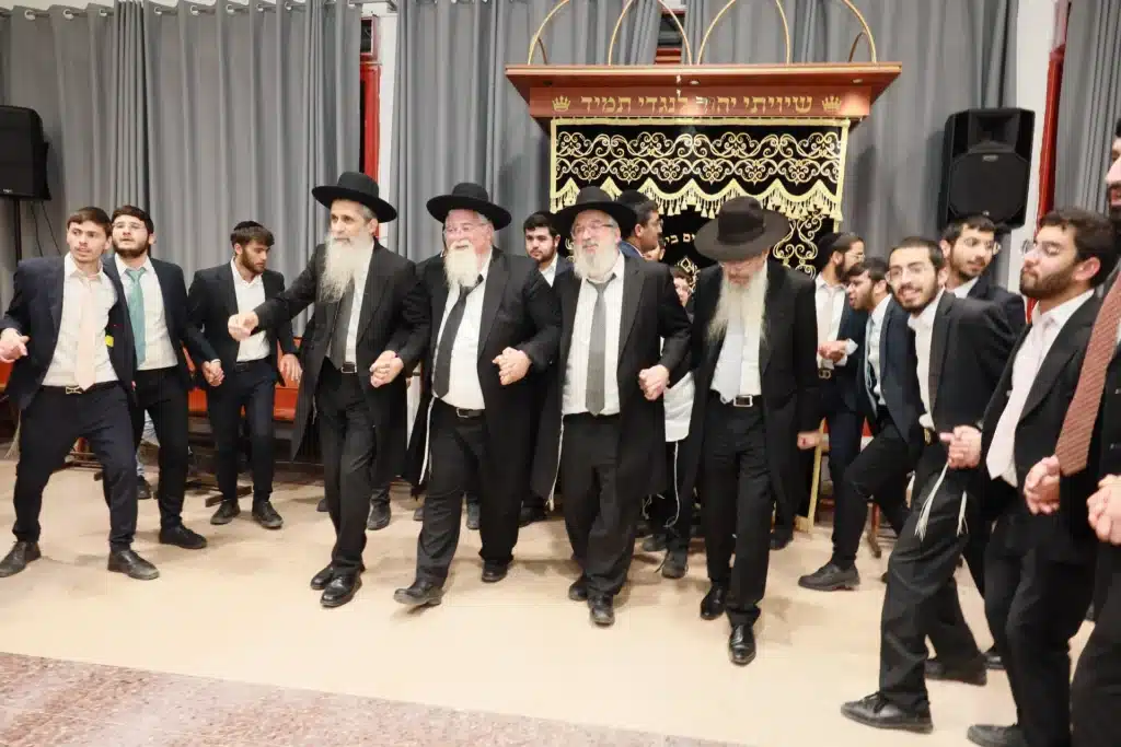 גלריה: מעמד הכנסת ס"ת לישיבת 'באר התלמוד - חזון יחזקאל'