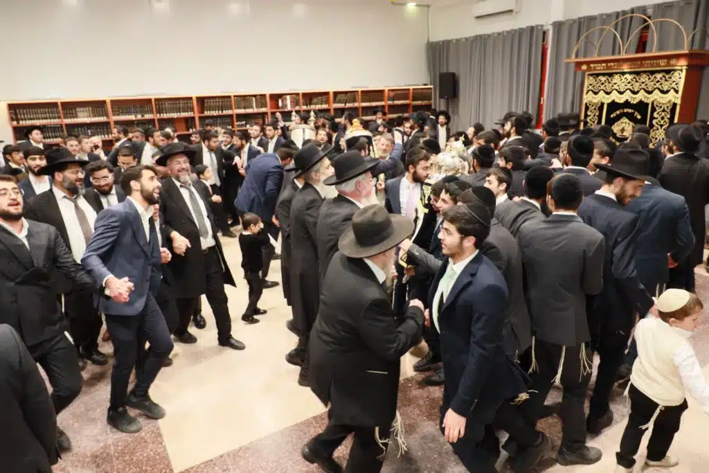 גלריה: מעמד הכנסת ס"ת לישיבת 'באר התלמוד - חזון יחזקאל'