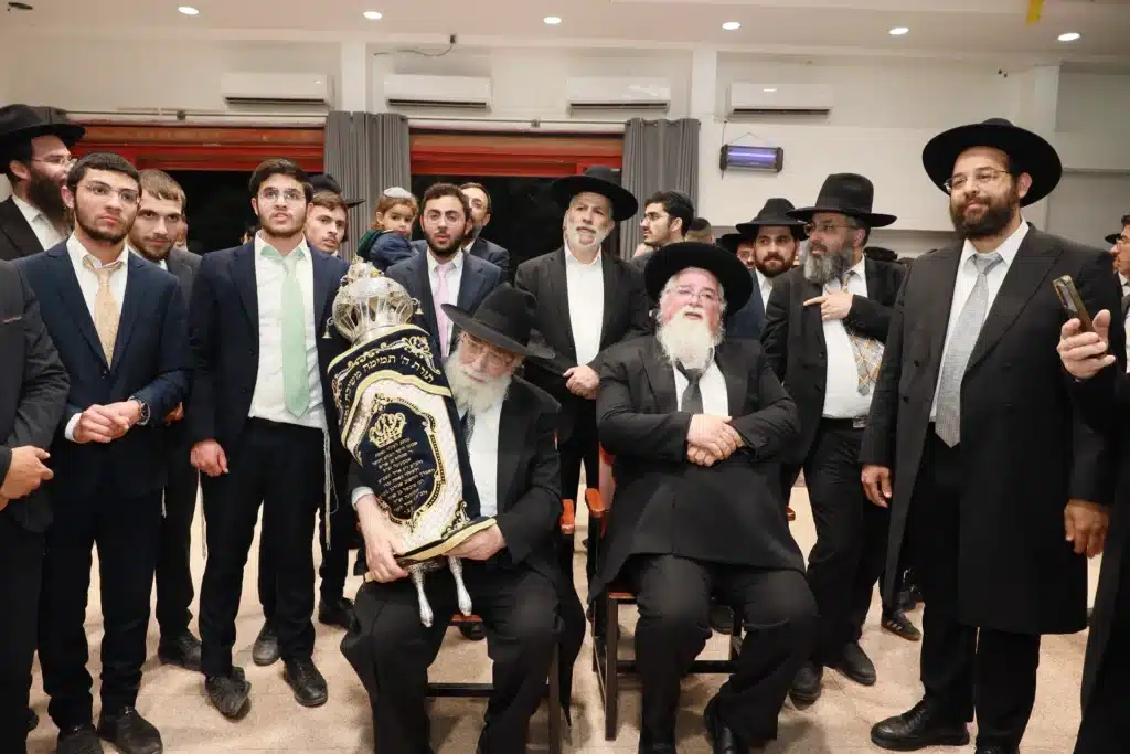 גלריה: מעמד הכנסת ס"ת לישיבת 'באר התלמוד - חזון יחזקאל'