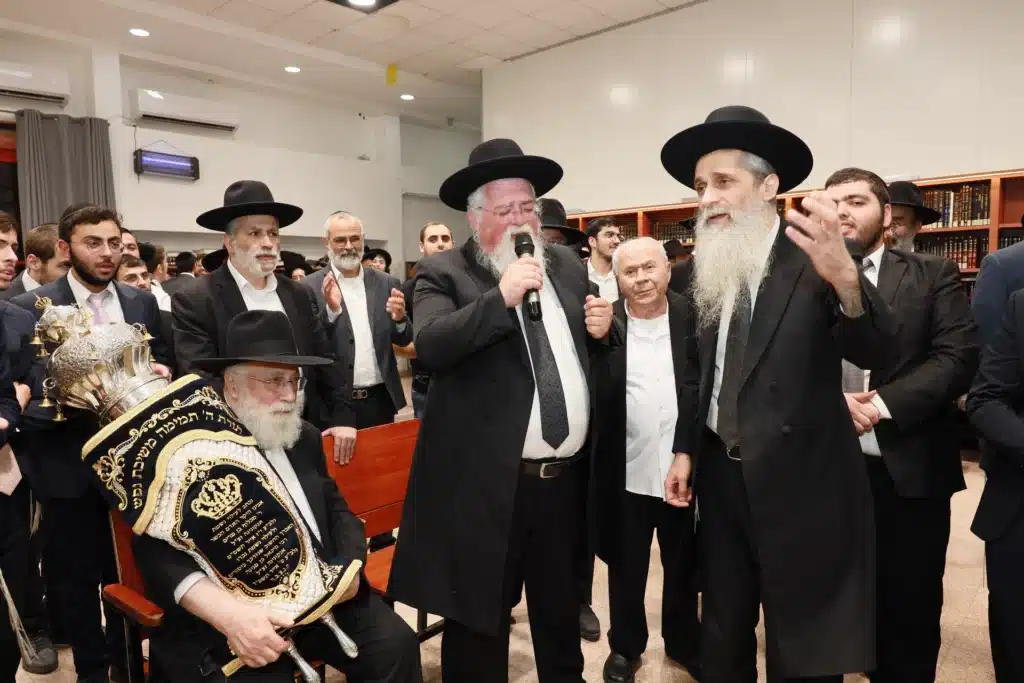 גלריה: מעמד הכנסת ס"ת לישיבת 'באר התלמוד - חזון יחזקאל'