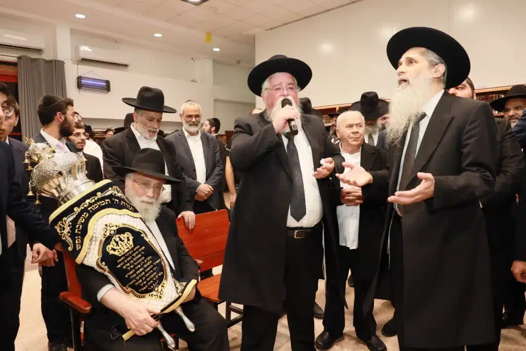 גלריה: מעמד הכנסת ס"ת לישיבת 'באר התלמוד - חזון יחזקאל'