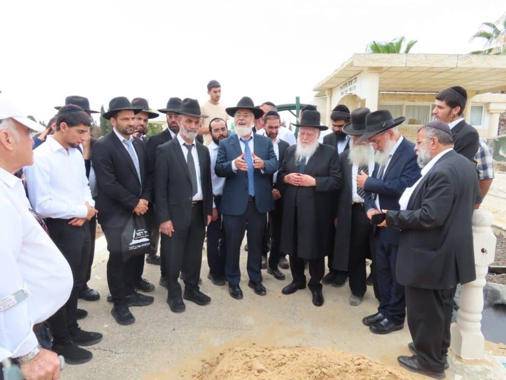 גלריה: באשדוד ציינו את מתן תורה במעמד גניזה מרגש