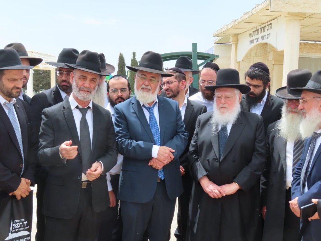 גלריה: באשדוד ציינו את מתן תורה במעמד גניזה מרגש