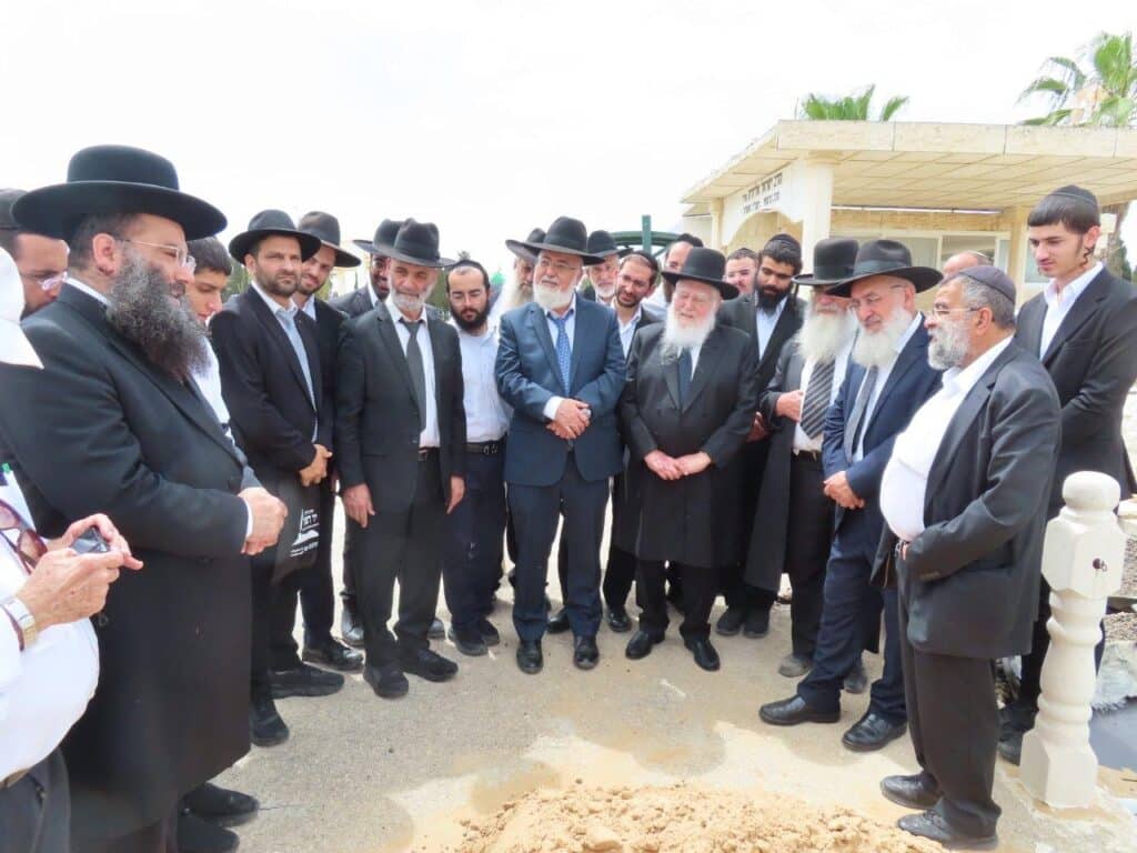גלריה: באשדוד ציינו את מתן תורה במעמד גניזה מרגש