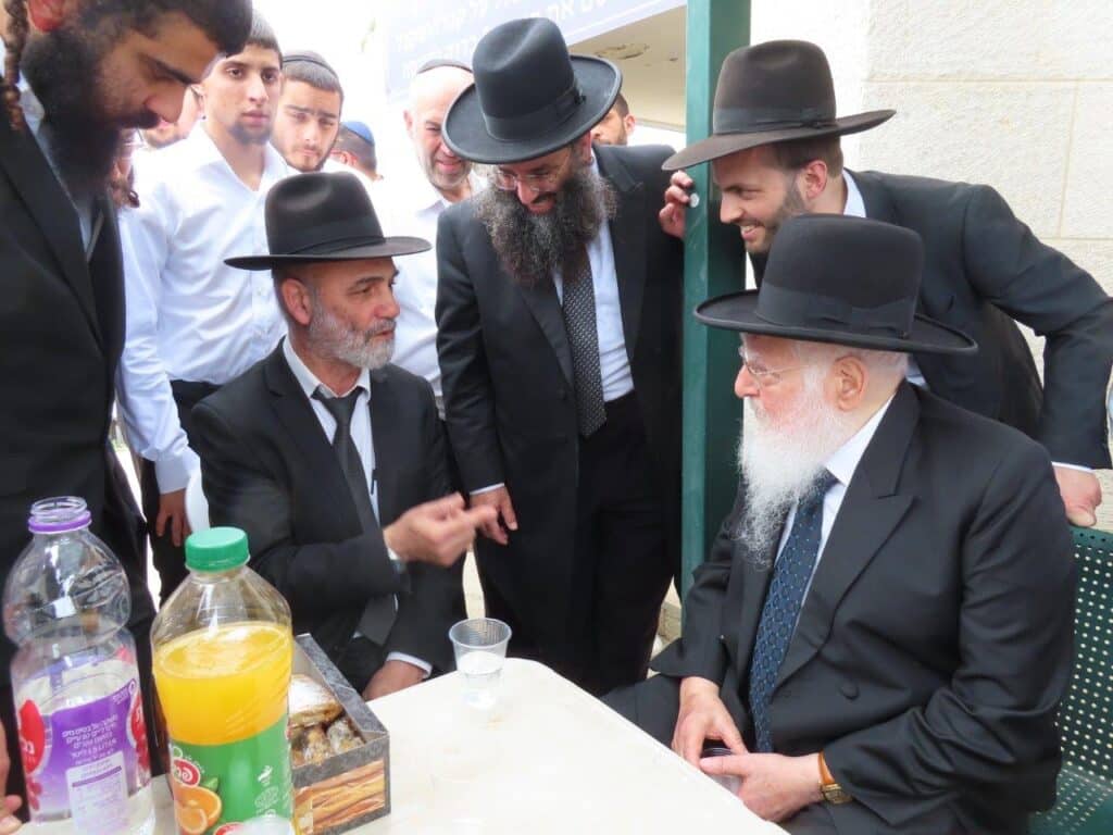 גלריה: באשדוד ציינו את מתן תורה במעמד גניזה מרגש